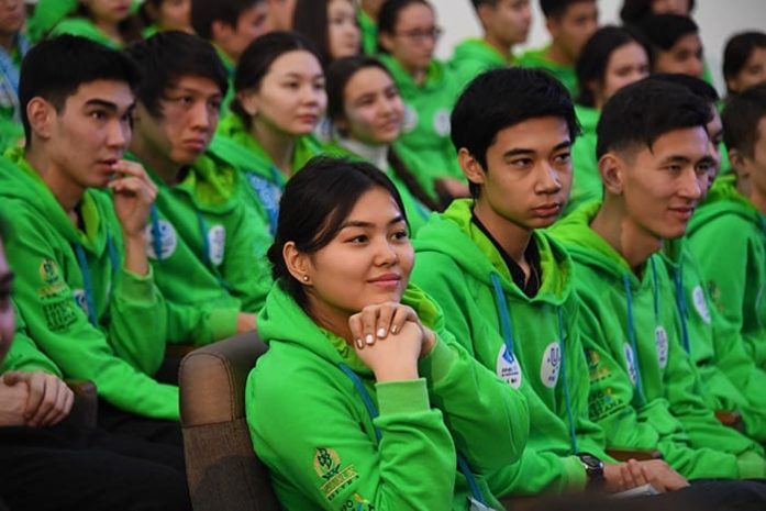 Бауыржан Байбек встретился с волонтерами Универсиады