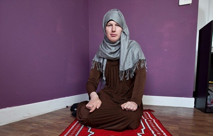 Бывший солдат стал первой мусульманкой-трансгендером