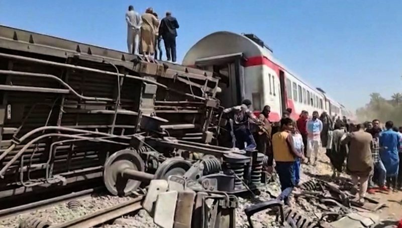 Задержаны машинисты столкнувшихся поездов в Египте