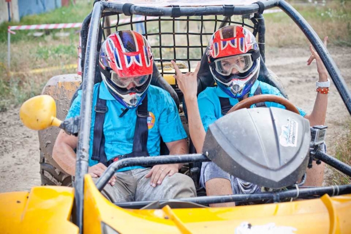 Казахстанские звезды искали себе еду в горахЭксклюзив