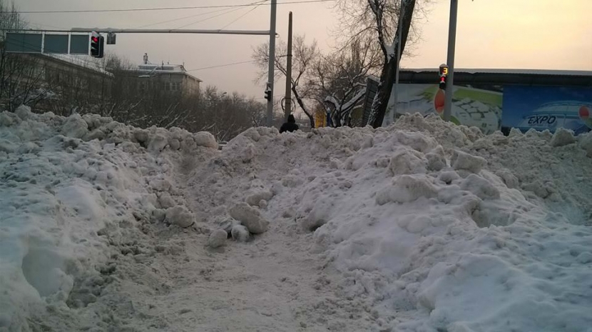 В Алматы убрали 70 км снега