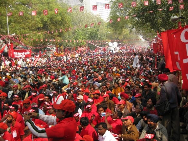 Около 200 миллионов человек участвуют в забастовке в Индии