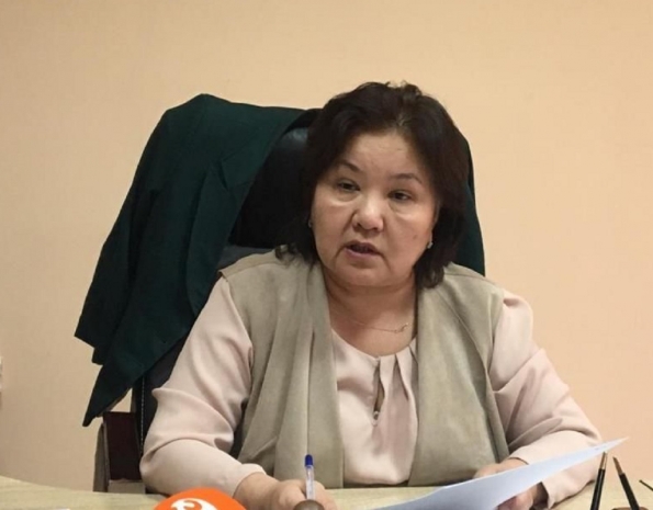 За неуважение к многодетным матерям наказана чиновница в Атырау