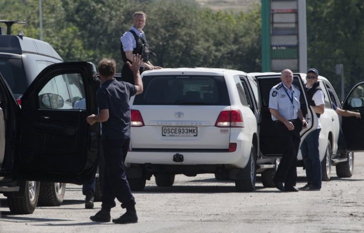 Наблюдатели ОБСЕ на востоке Украины попали под обстрел