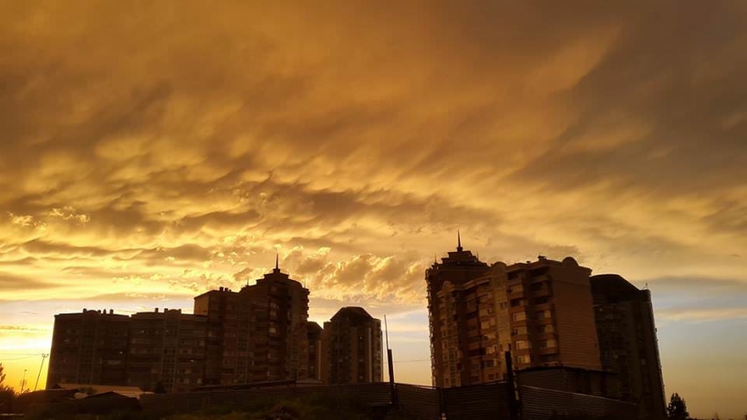 Небо не перестает удивлять алматинцев