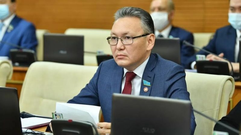 У инвесторов нет доверия к политической системе Казахстана — депутат Смайлов