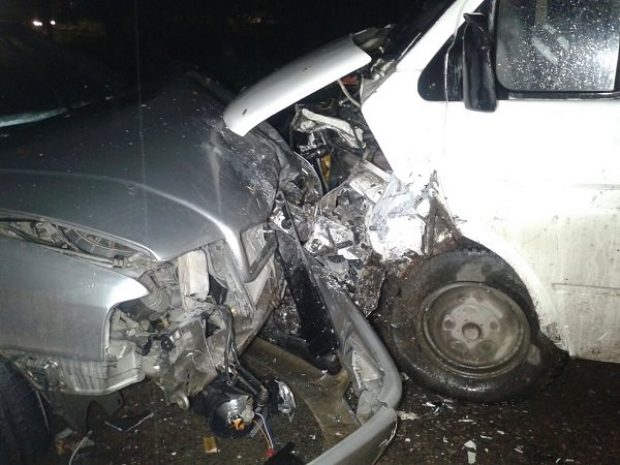 В Алматы произошло лобовое столкновение двух авто (ФОТО)