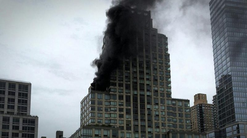 В Нью-Йорке загорелся небоскреб Trump Tower