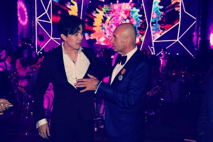 Димаш Кудайберген опубликовал фото с юбилея Игоря Крутого