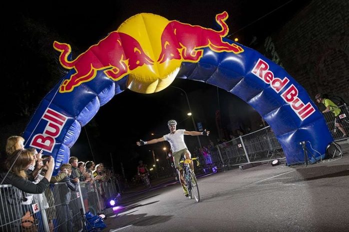 Гонка спринт-апхил Red Bull Hill Chasers добралась до Алматы