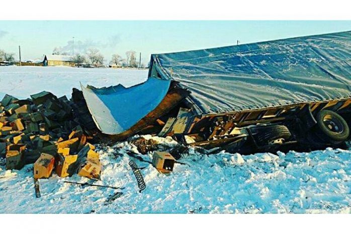Фура с алкоголем бесхозно пролежала несколько часов на дороге в СКО
