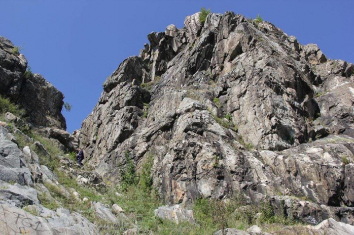 В Усть-Каменогорске установили мемориальную доску погибшему спасателю