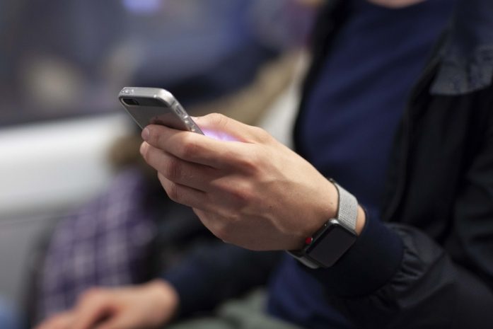 Мошенник подделывал голос и обманывал жителей Атырау