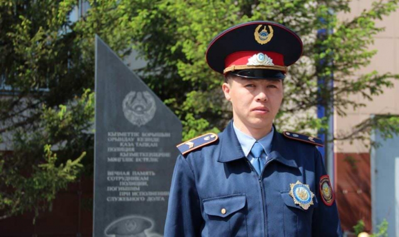 Полицейский спас казахстанку от падения с 8-го этажаЭксклюзив