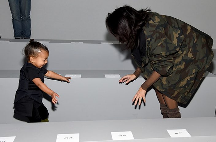 Ким Кардашьян вместе с дочкой готовятся к Пасхе