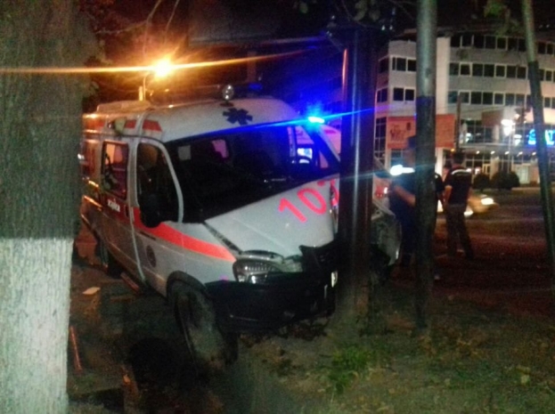 Скорая помощь попала в аварию в Алматы (ФОТО)