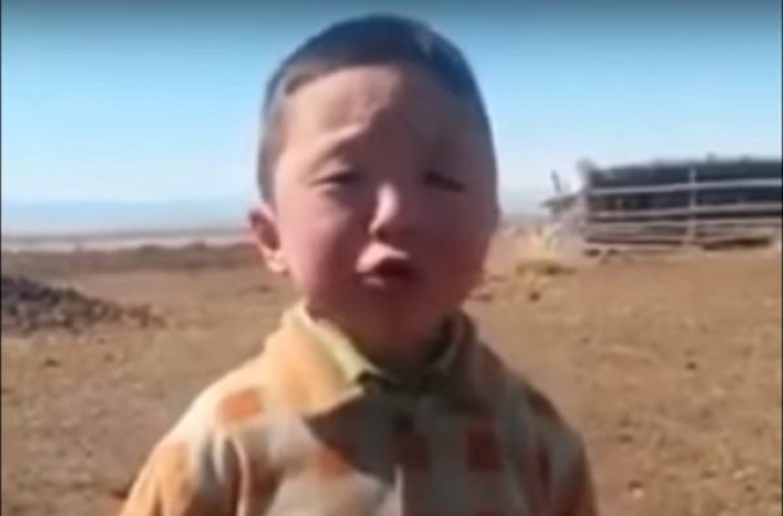 Китайский мальчик стал кумиром казахстанцев (ВИДЕО)