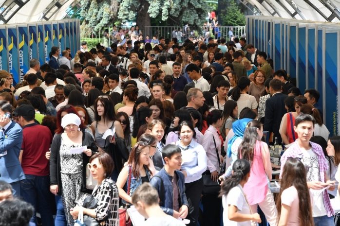 Первую общегородскую ярмарку вакансий посетили более 15 тысяч молодых алматинцев