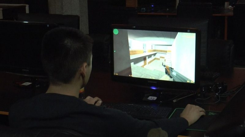 В Алматы 11-летний мальчик провел ночь в компьютерном клубе