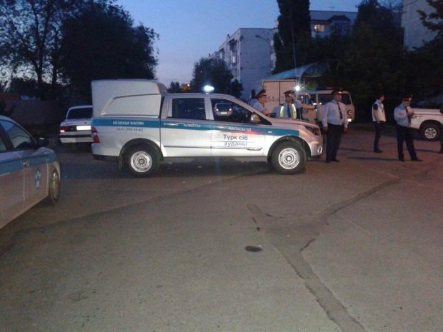 НК «ҚТЖ» предупреждала о возможном сходе с рельсов цистерн у аэропорта Алматы