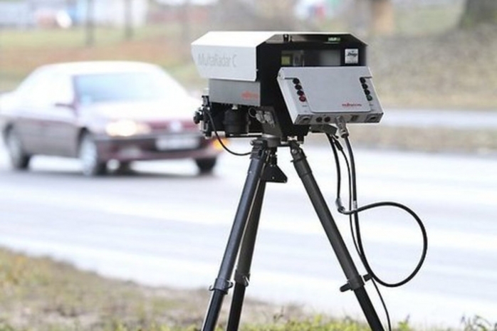 Вы бессовестные — автолюбитель заставил полицейских убрать радар с трассы