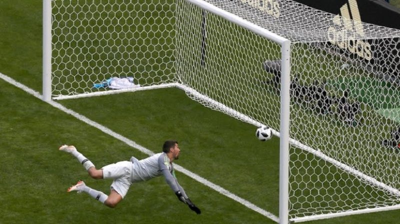 Сборная Франции победила благодаря видеоповторам