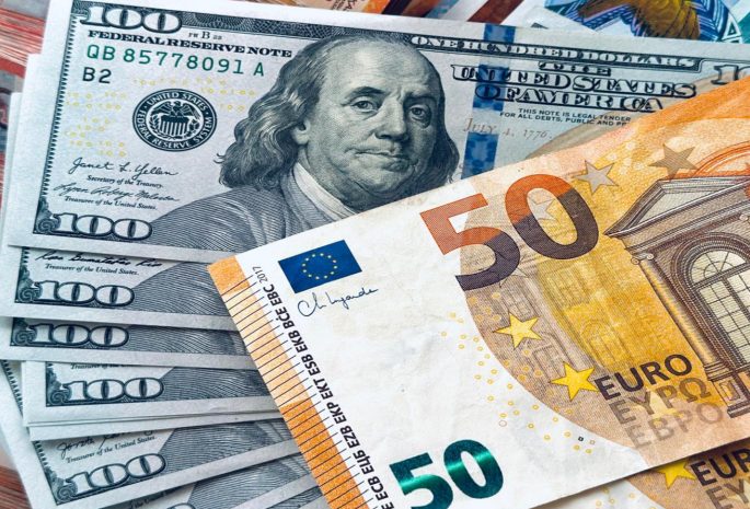 Қазақстанда доллар бағамы төмендеді