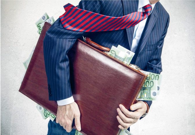 Налоговые органы приступили к проверке чиновников в Казахстане