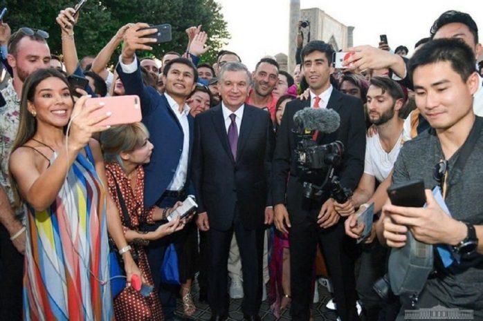 Всегда поддерживать блогеров пообещал президент Узбекистана