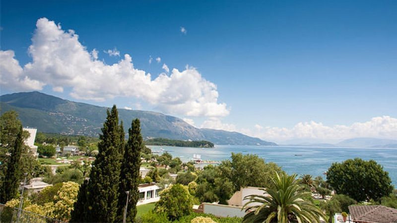 Крупнейший греческий туроператор снижает обороты