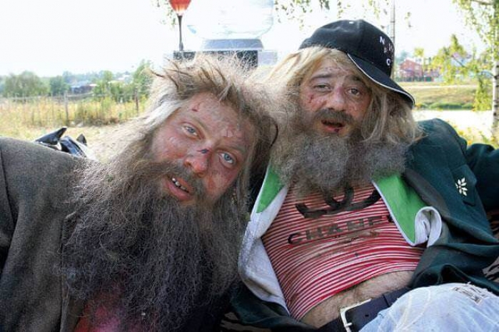 Атырауские бомжи приходят к фонтанам с мочалкой и мылом