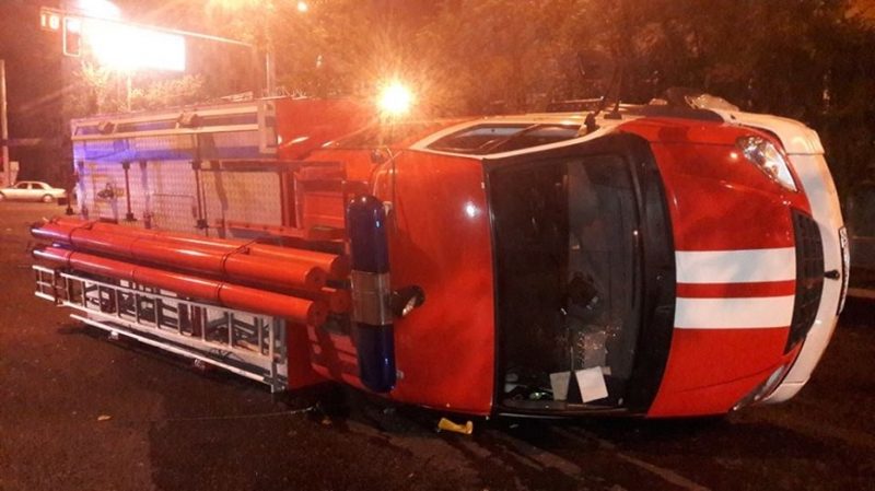 У пожарной машины вырван кардан в ДТП