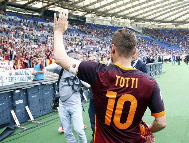 Игровую майку Тотти с прощального матча запустили в космос