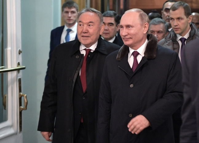 Нурсултан Назарбаев провел телефонный разговор с Владимиром Путиным