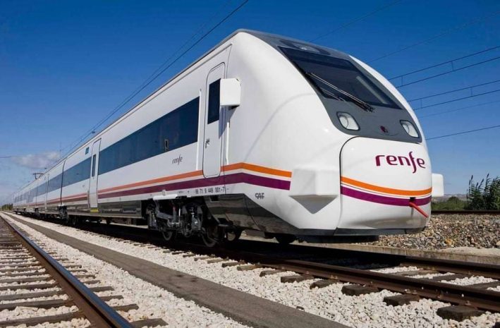 Машинист в Испании остановил поезд посреди пути из-за окончания рабочего дня