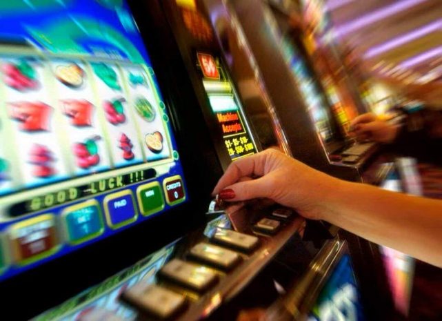 Вооруженные налетчики ограбили подпольное казино в Костанае