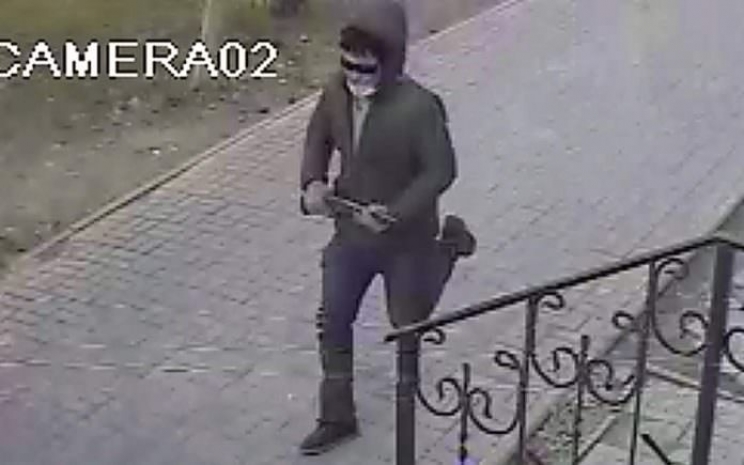 Появилось изображение грабителя шымкентского ломбарда