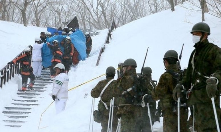 Лавина в Японии унесла жизни восьми школьников