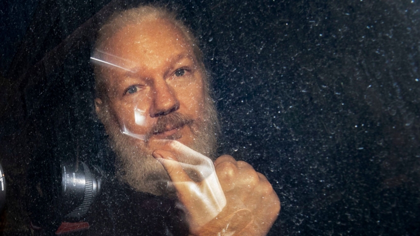 Ассанжа перевели в тюремную больницу