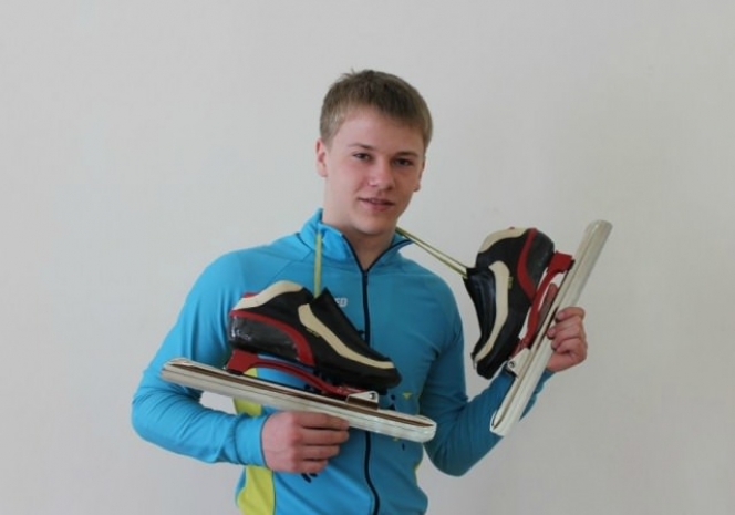 Карагандинец завоевал серебро на КМ по конькобежному спорту