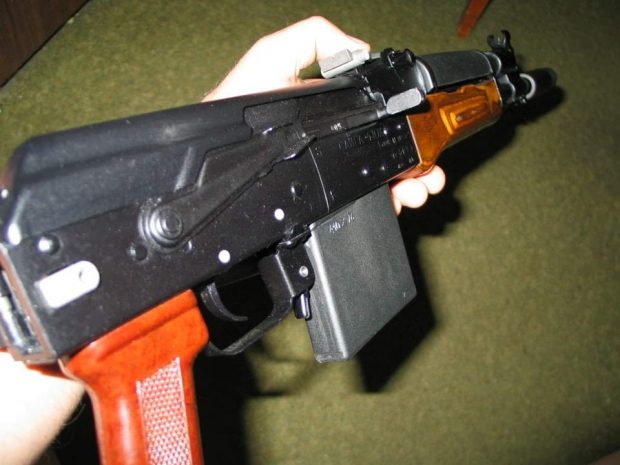 В Алматы задержали вооруженного до зубов мужчину