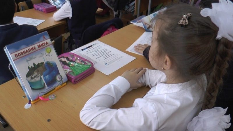 В Актау родители жалуются на принудительный выбор школьной формы