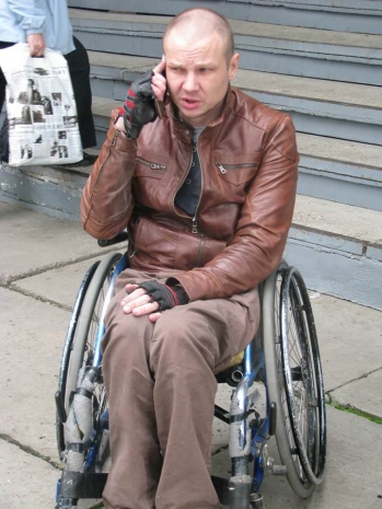 Инвалид 1-й группы судится с казино