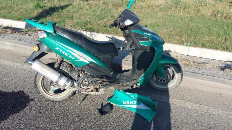 Алматинец на мопеде попал в две аварии подряд