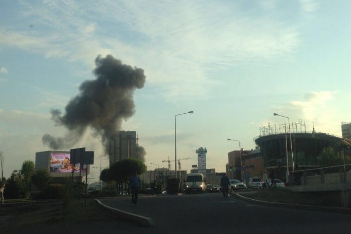На Левом берегу в Астане загорелось здание