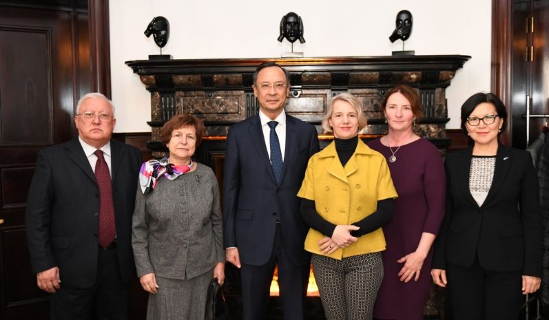 Абдрахманов рассказал парламентариям ЕС о миротворческой деятельности Назарбаева