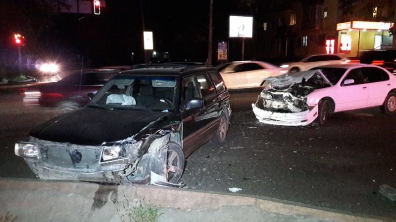 В Алматы на одном перекрестке произошло два ДТП