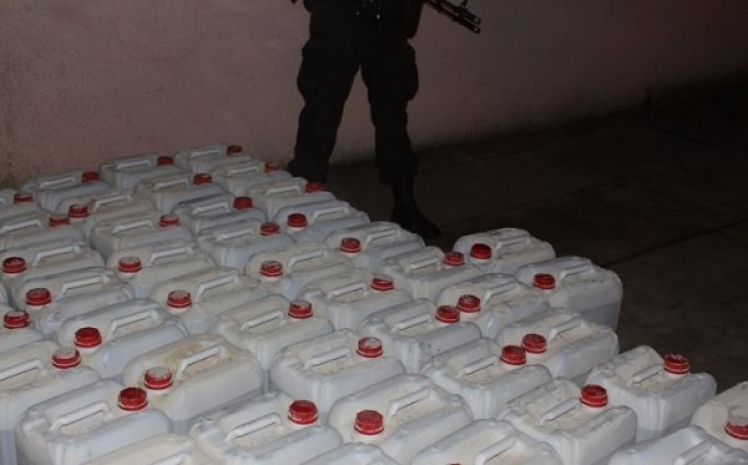 Крупную партию спирта и водки задержали на казахстанско-российской границе