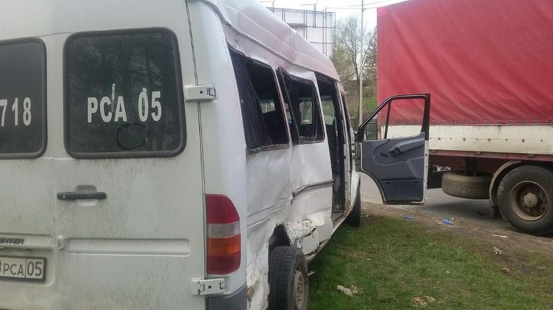 В Алматинской области столкнулись фура и маршрутка – 12 пострадавших. ФОТО