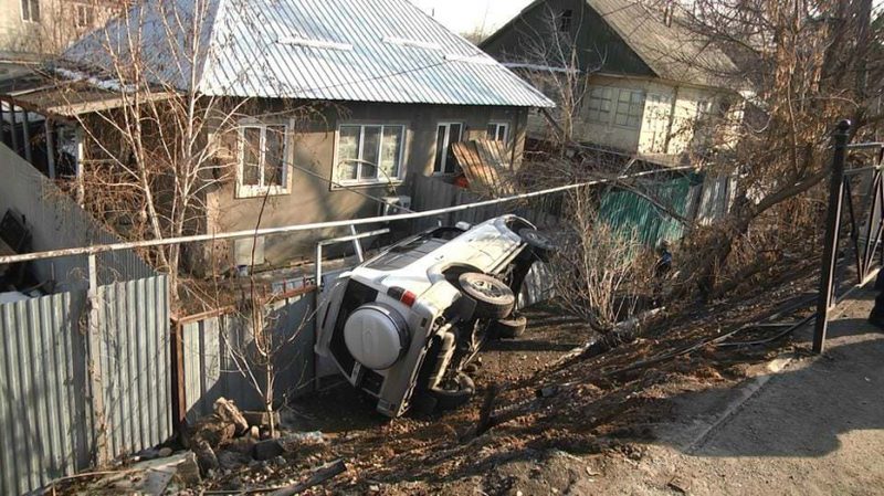 Слабые нервы стали причиной сразу трех ДТП в Алматы (ФОТО)
